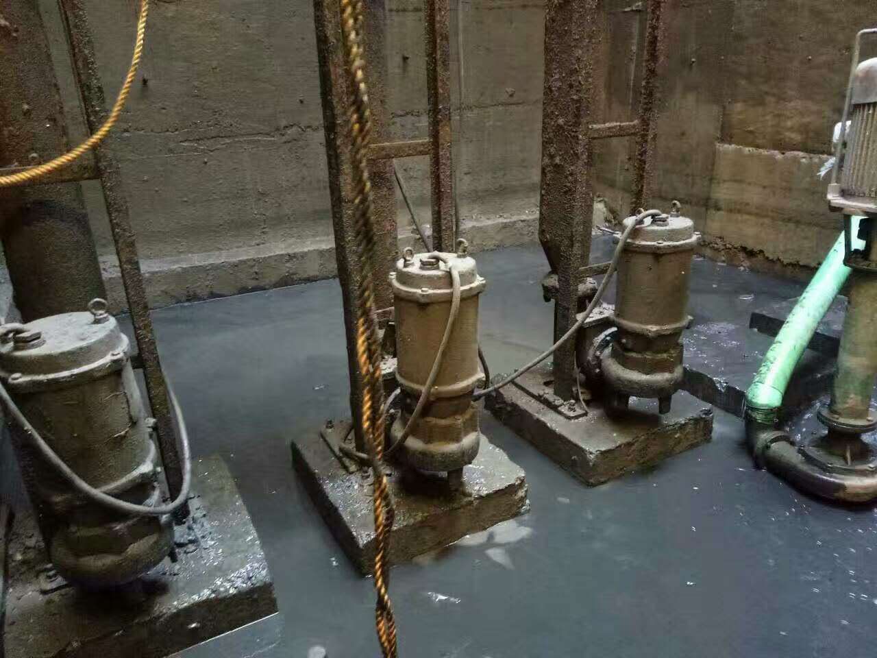 西峡污水池清理